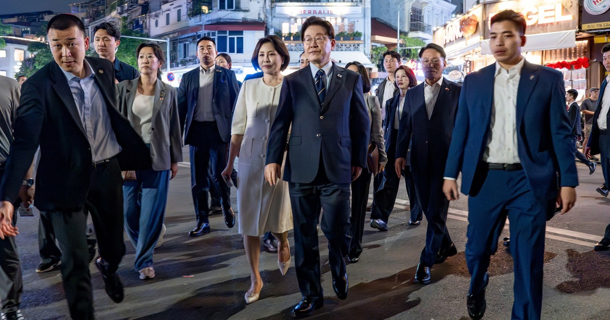 Tổng thống Hàn Quốc và phu nhân ăn phở, đi dạo quanh hồ Hoàn Kiếm