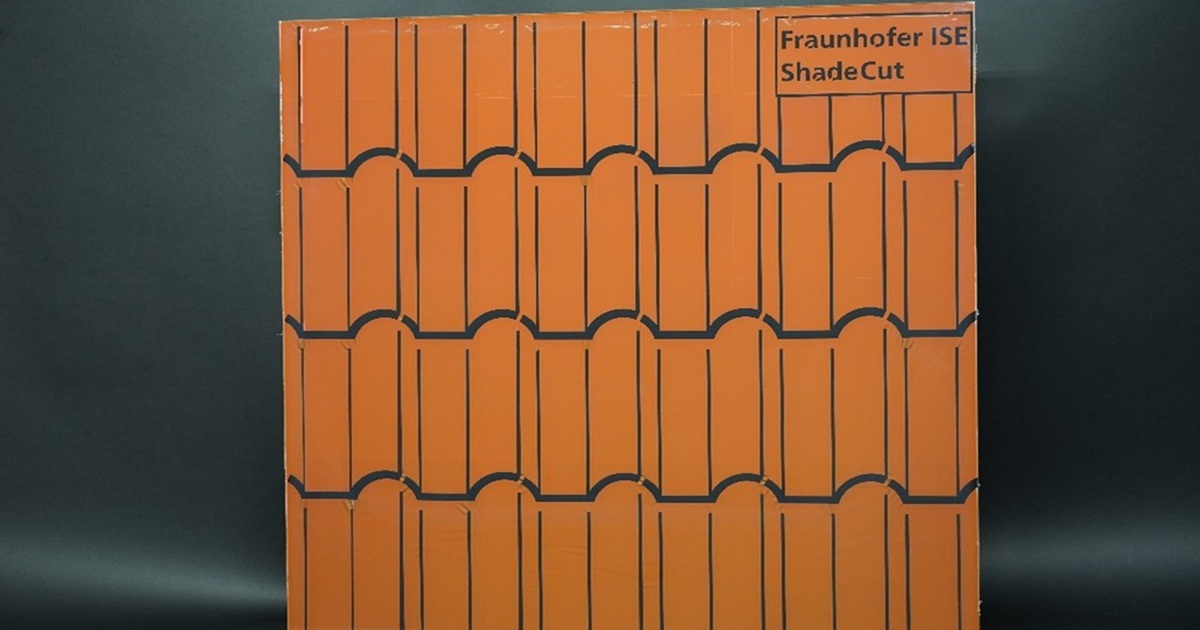 Lớp phủ đặc biệt biến pin mặt trời thành mái ngói đầy màu sắc