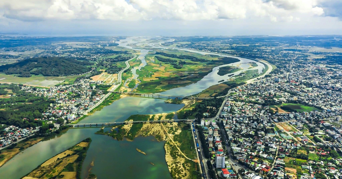 Mưu sinh trên sông Trà: Săn cá bống bằng ống tre