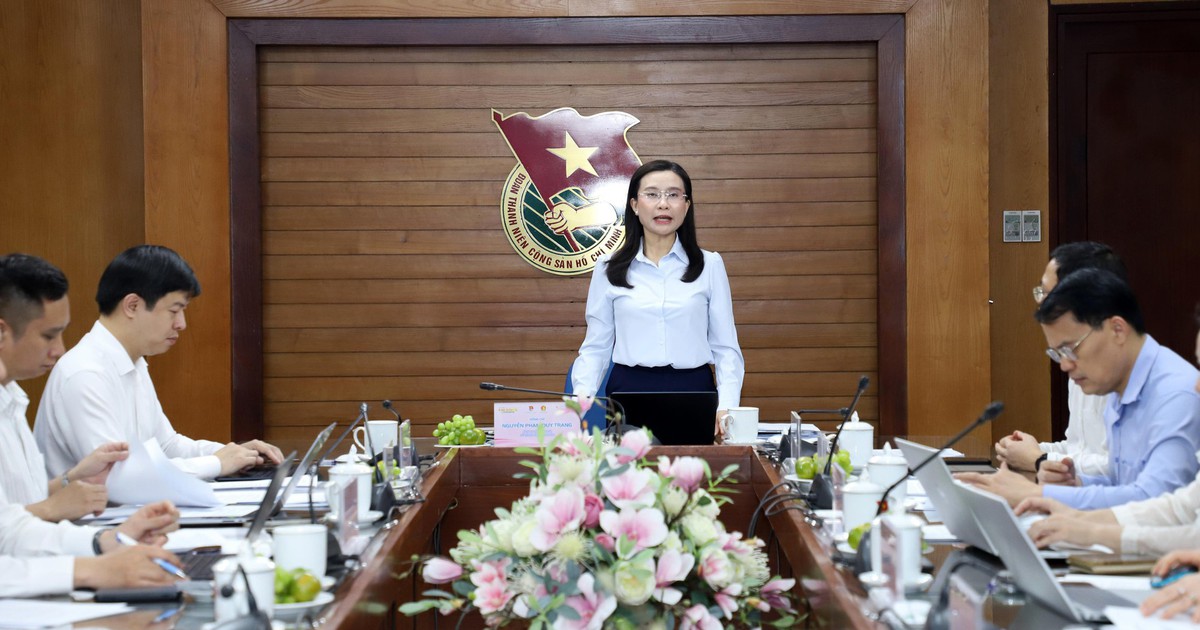 Họp Hội đồng xét trao Giải thưởng Cánh én hồng và Giải thưởng Kim Đồng