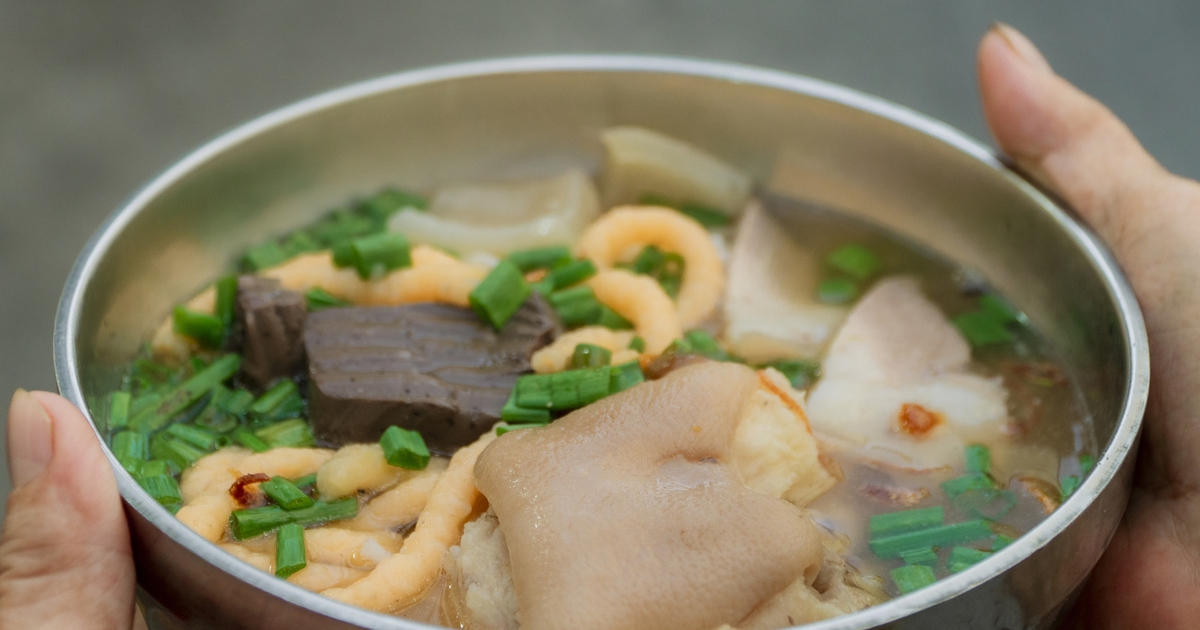 Bún suông hơn nửa thế kỷ ở miền Tây: Chả tôm giống con đuông làm nên hương vị riêng