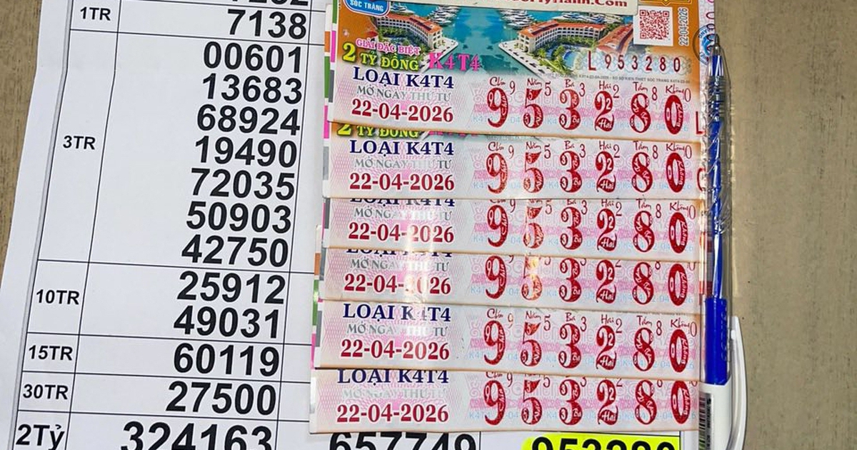 Cùng mua từ 1 người bán dạo, 3 người trúng độc đắc xổ số miền Nam