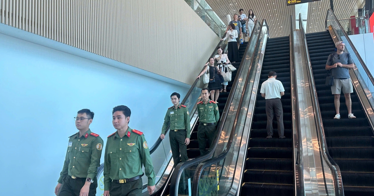 Lực lượng an ninh tỏa khắp sân bay Tân Sơn Nhất trong ngày cao điểm đầu tiên