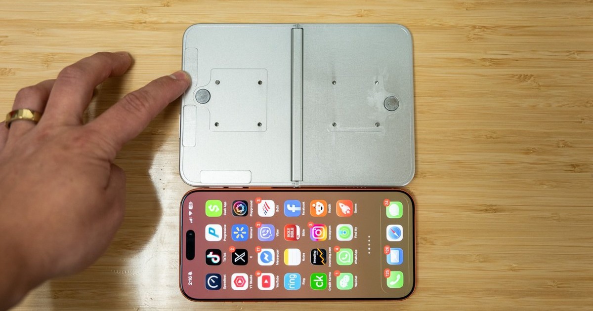 iPhone 18 Ultra màn hình gập lộ diện thiết kế