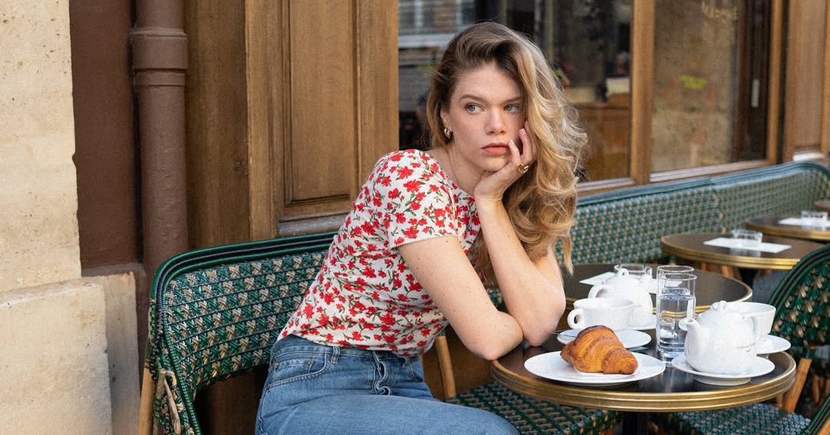 Những bộ trang phục sành điệu với quần jeans, giày búp bê theo phong cách Pháp