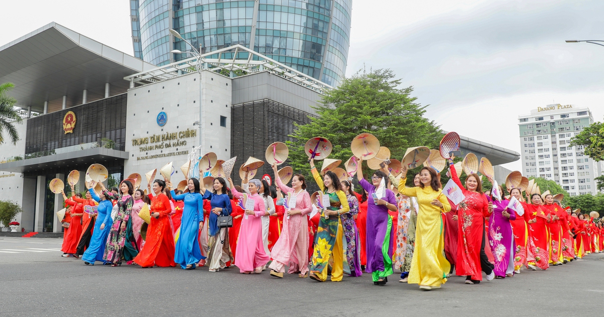 Lần đầu tiên, 1.000 phụ nữ diện áo dài diễu hành bên sông Hàn