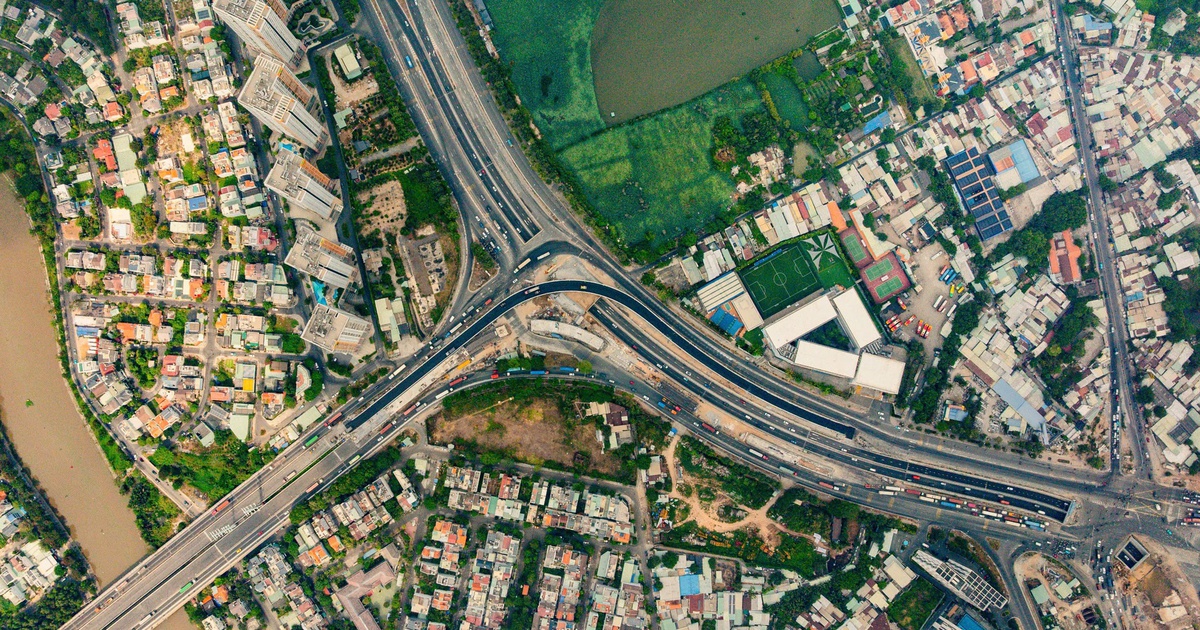 Cầu vượt nút giao An Phú hiện đại nhất TP.HCM thông xe dịp 30.4