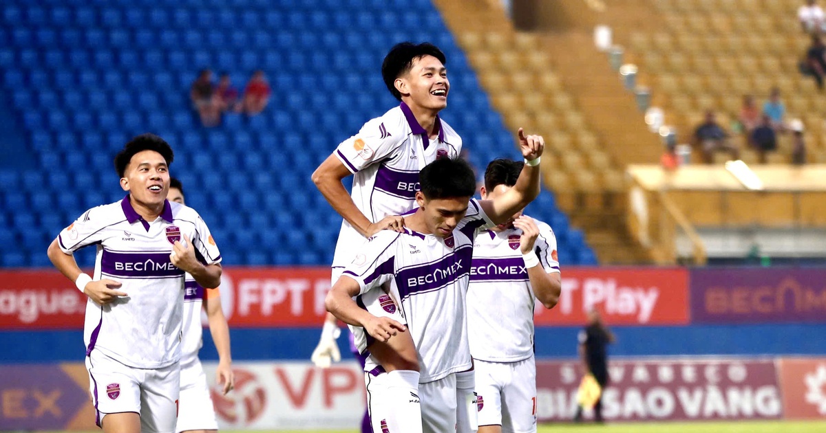 Việt Cường lại ghi điểm với thầy Kim nhưng Becamex TP.HCM vẫn hòa tiếc nuối Nam Định