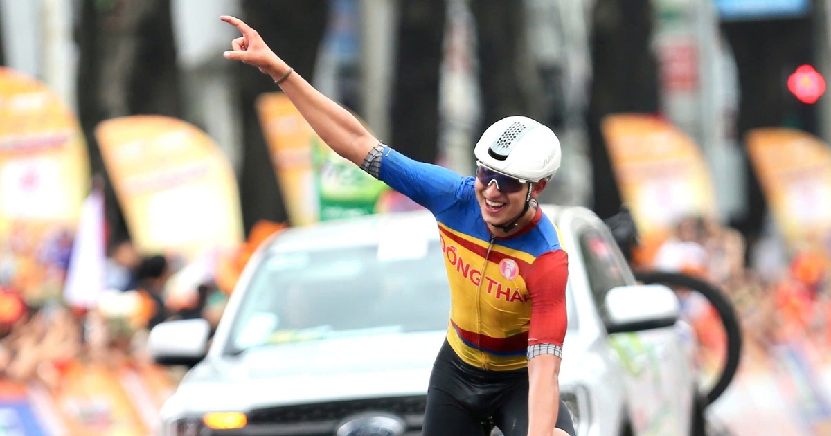 Tay đua Thụy Sĩ solo ấn tượng, giành chiến thắng chặng Cúp xe đạp truyền hình