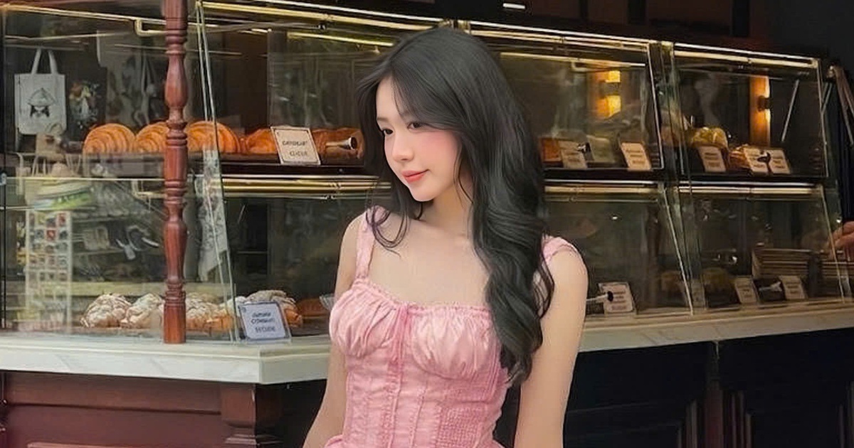 Hóa thành nàng thơ ngọt ngào cùng đầm hai dây dáng xòe