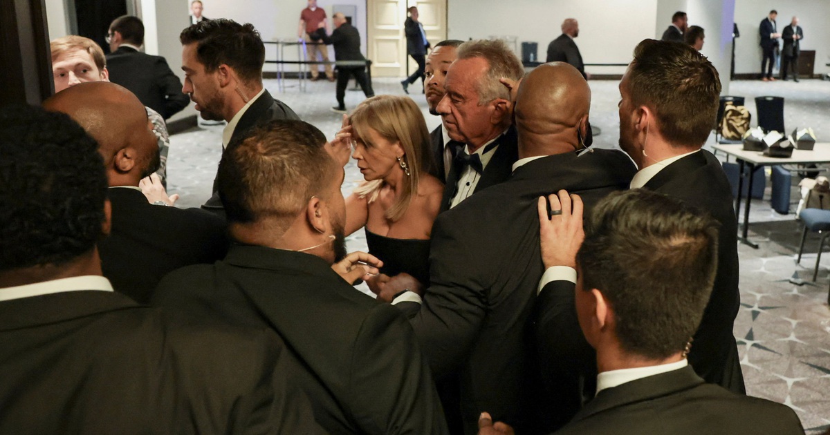 Mật vụ Mỹ sơ tán Tổng thống Trump sau tiếng động lớn