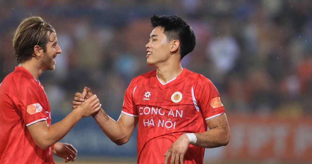 Đình Bắc bùng nổ lập hat-trick, CLB CAHN đánh bại SLNA: Thẳng tiến đến ngôi vô địch V-League