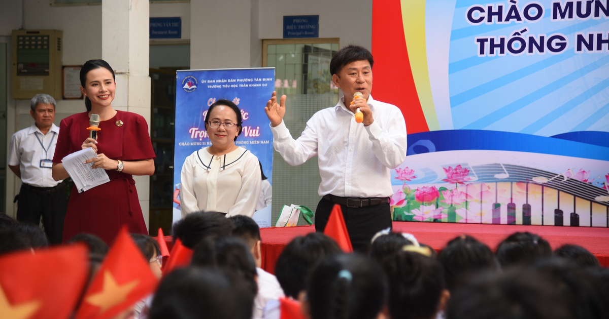 Bồi đắp lòng yêu nước cho học trò từ những điều bình dị