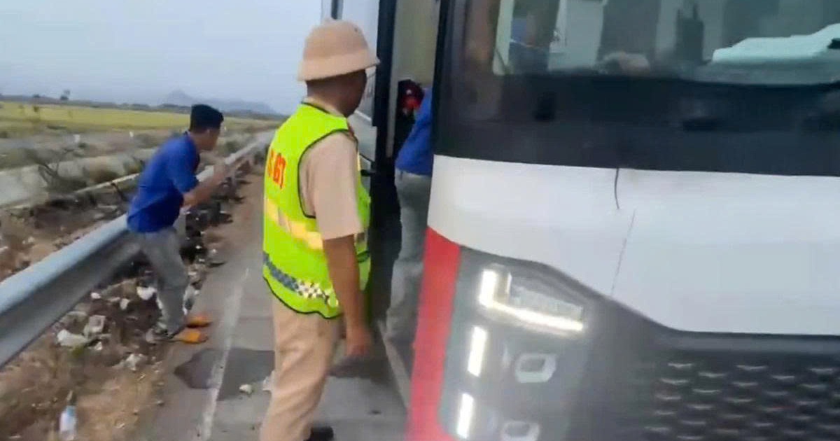 Xe khách nhồi nhét bị phạt gần 100 triệu đồng