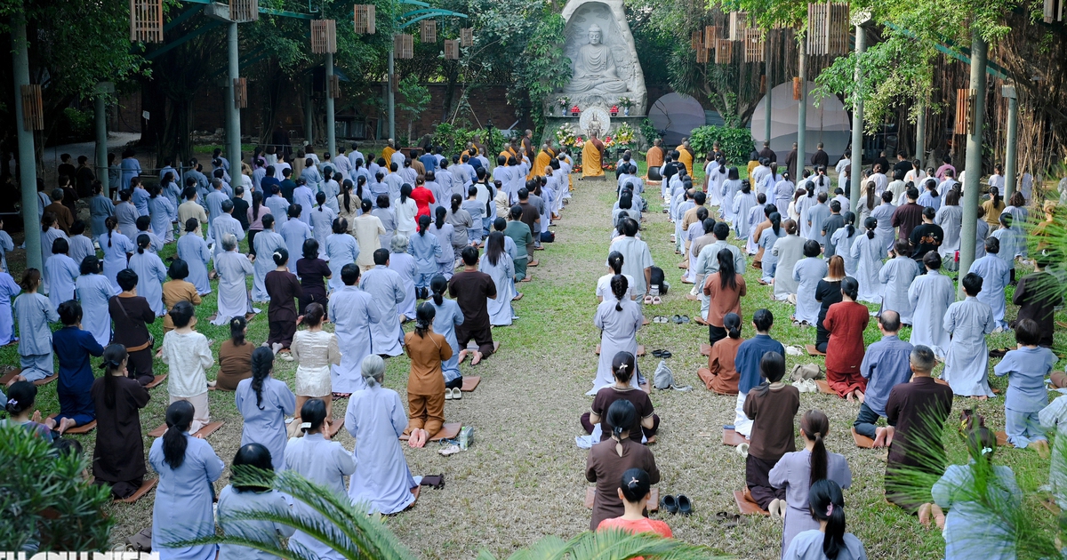 Giỗ tổ Hùng Vương: Người dân TP.HCM đi chùa, học cách 'quay về với chính mình'