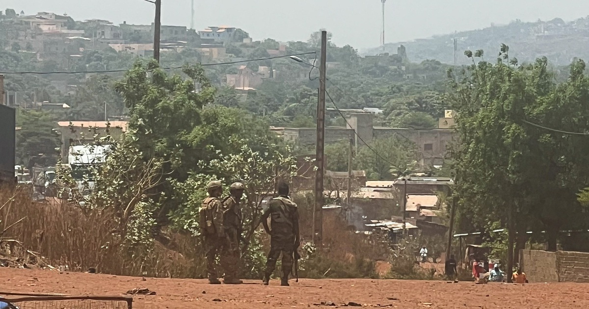 Xe bom lao thẳng vào nhà Bộ trưởng Quốc phòng Mali