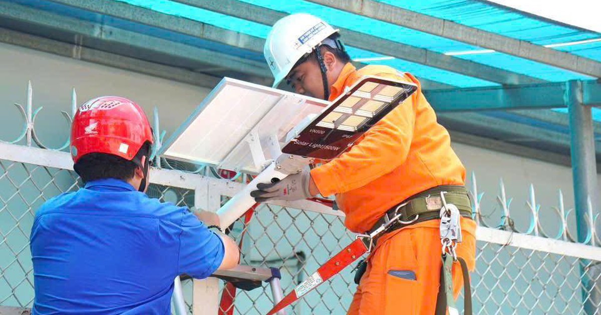 Những trái tim luôn nhiệt huyết, hết lòng vì khách hàng ở điện lực... 'nhà tôi'