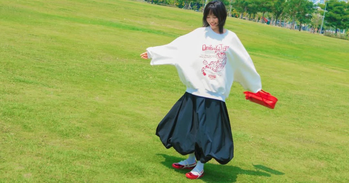 Chân váy và giày búp bê - công thức 'quốc dân' trở lại đầy cuốn hút