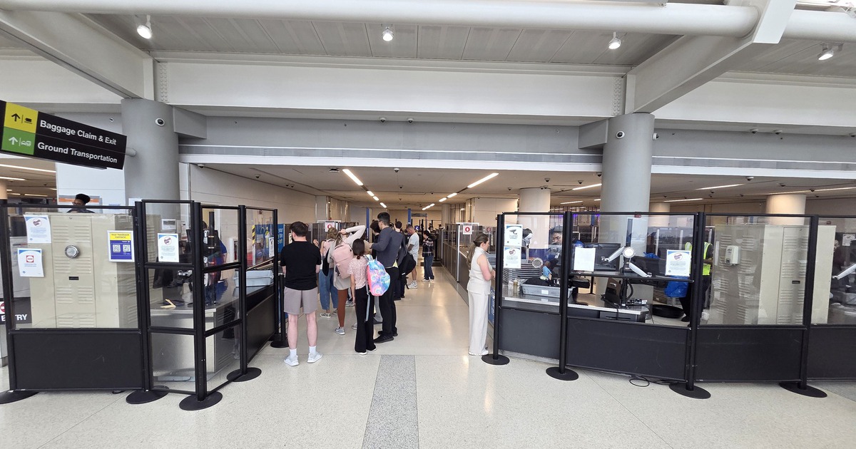 Hơn 1.100 nhân viên an ninh sân bay Mỹ nghỉ việc