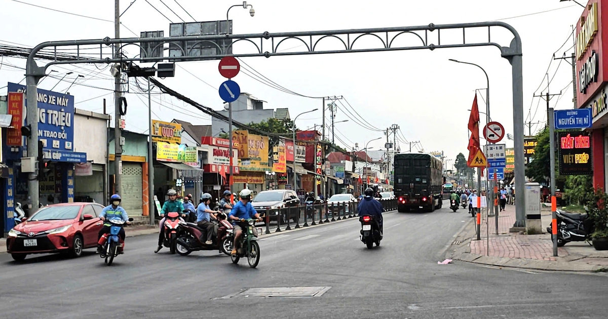 Tỉnh lộ 8, TP.HCM: Dời biển cảnh báo sau phản ánh, tài xế dễ quan sát hơn