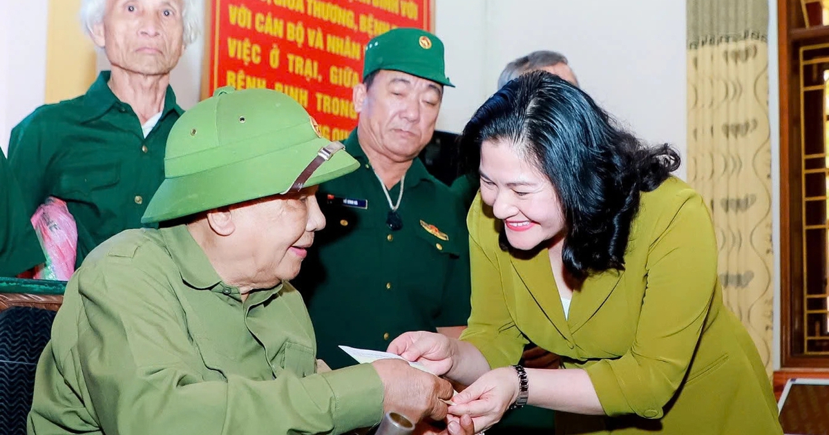 Trao quà của Tổng Bí thư, Chủ tịch nước tặng người có công