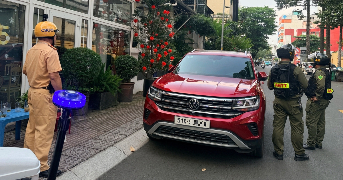 Đỗ xe sai quy định: Khi nào ô tô bị CSGT TP.HCM cẩu về nơi tạm giữ?