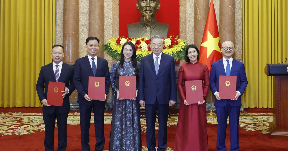 Trao quyết định bổ nhiệm 5 đại sứ Việt Nam tại nước ngoài