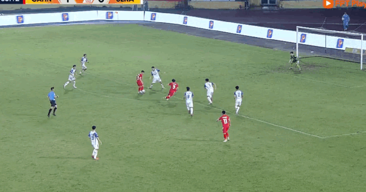 Quang Hải và Đình Bắc càng đá càng ăn ý, ông Polking vui hết nấc: Thầy Kim mừng gấp bội