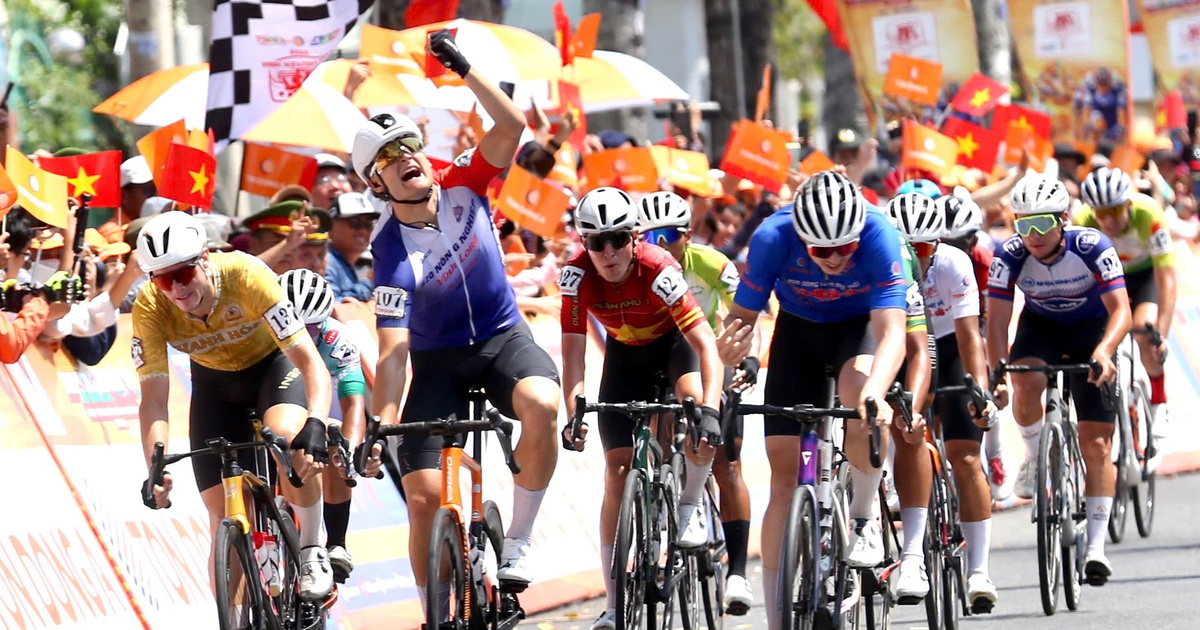 Cú đẩy xe đẳng cấp mang về chiến thắng ngoạn mục cho tay đua người New Zealand