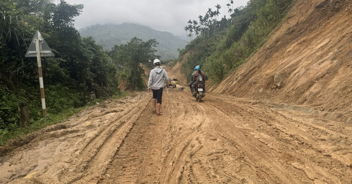 'Ổ voi' dày đặc tỉnh lộ 623 ở Quảng Ngãi: 4 km ám ảnh người đi đường