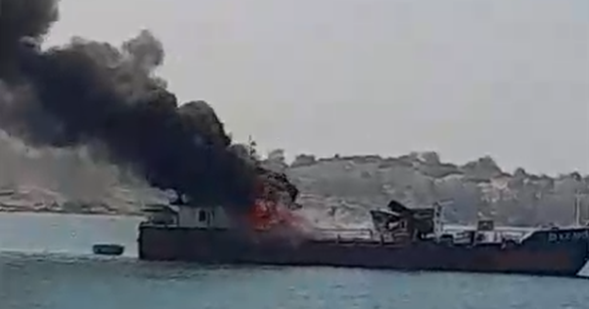 Cháy tàu chở dầu gần bờ biển Liên Hương, 1 người đang mất tích