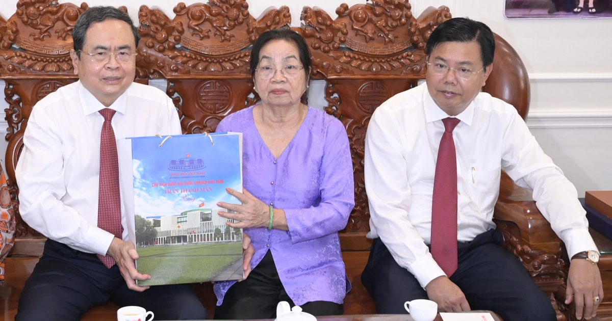 Chủ tịch Quốc hội Trần Thanh Mẫn thăm và tặng quà tại An Giang