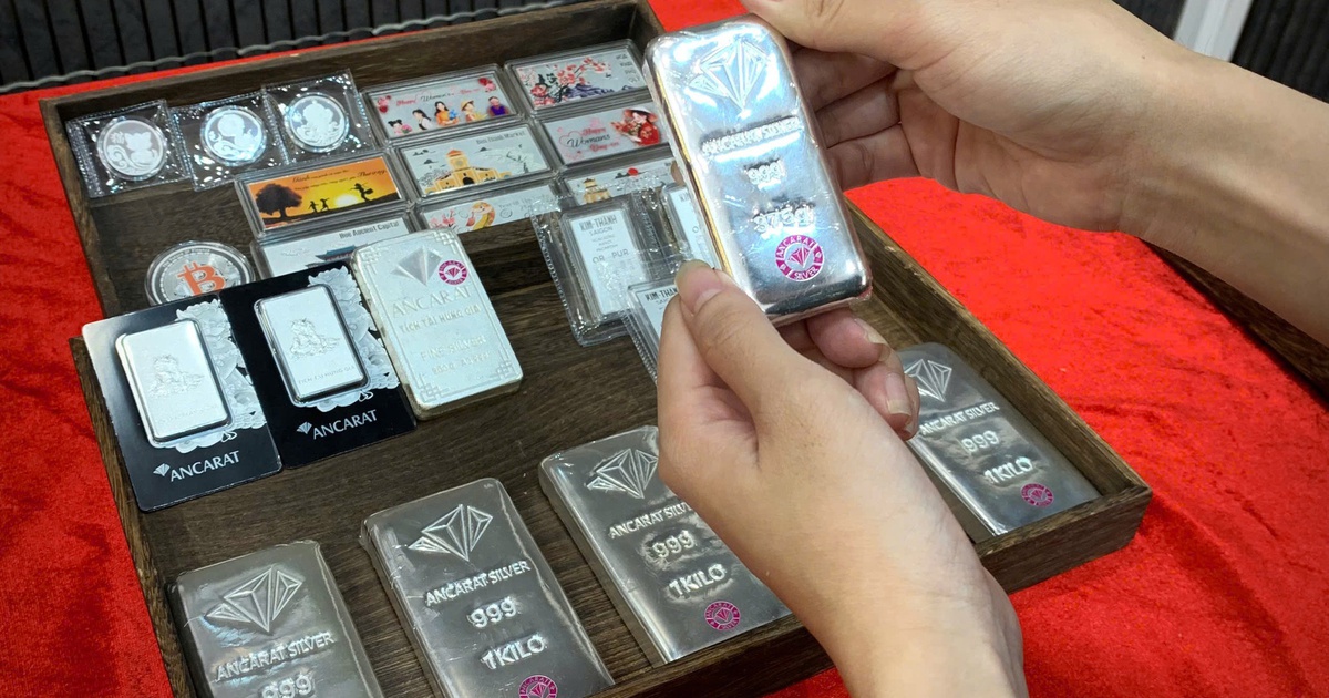Giá bạc bật tăng, người mua 2 tuần qua vẫn lỗ nặng