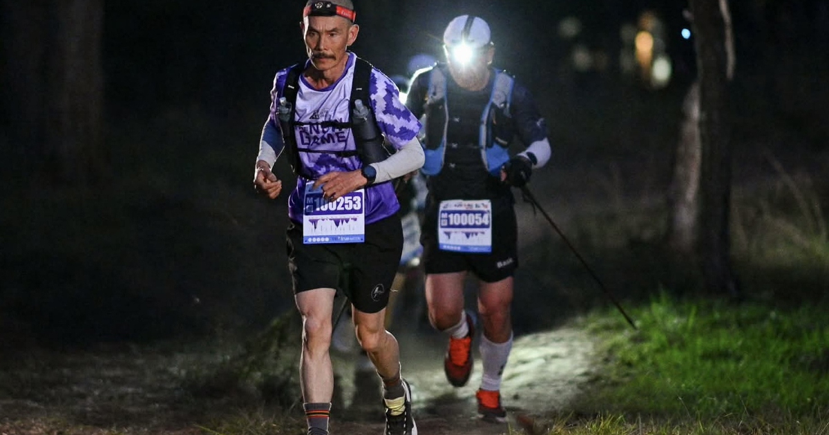 'Bố già' 4 lần chạy bộ băng rừng 100 km