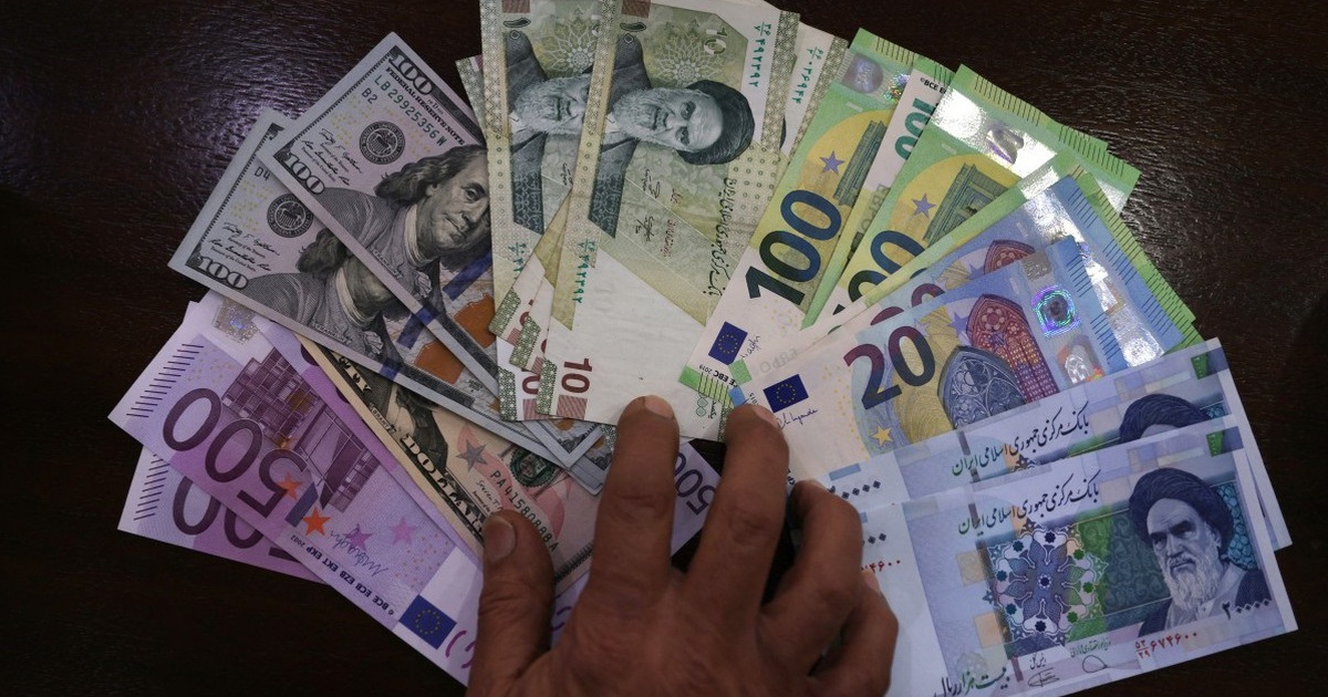 Tiền rial của Iran mất giá kỷ lục so với USD