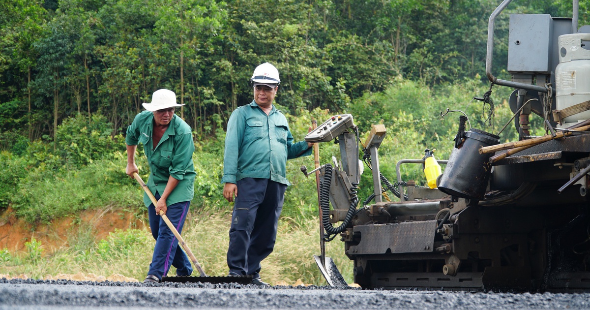 Gi&aacute; dầu tăng cao l&agrave;m ảnh hưởng c&aacute;c dự &aacute;n kết nối s&acirc;n bay Long Th&agrave;nh