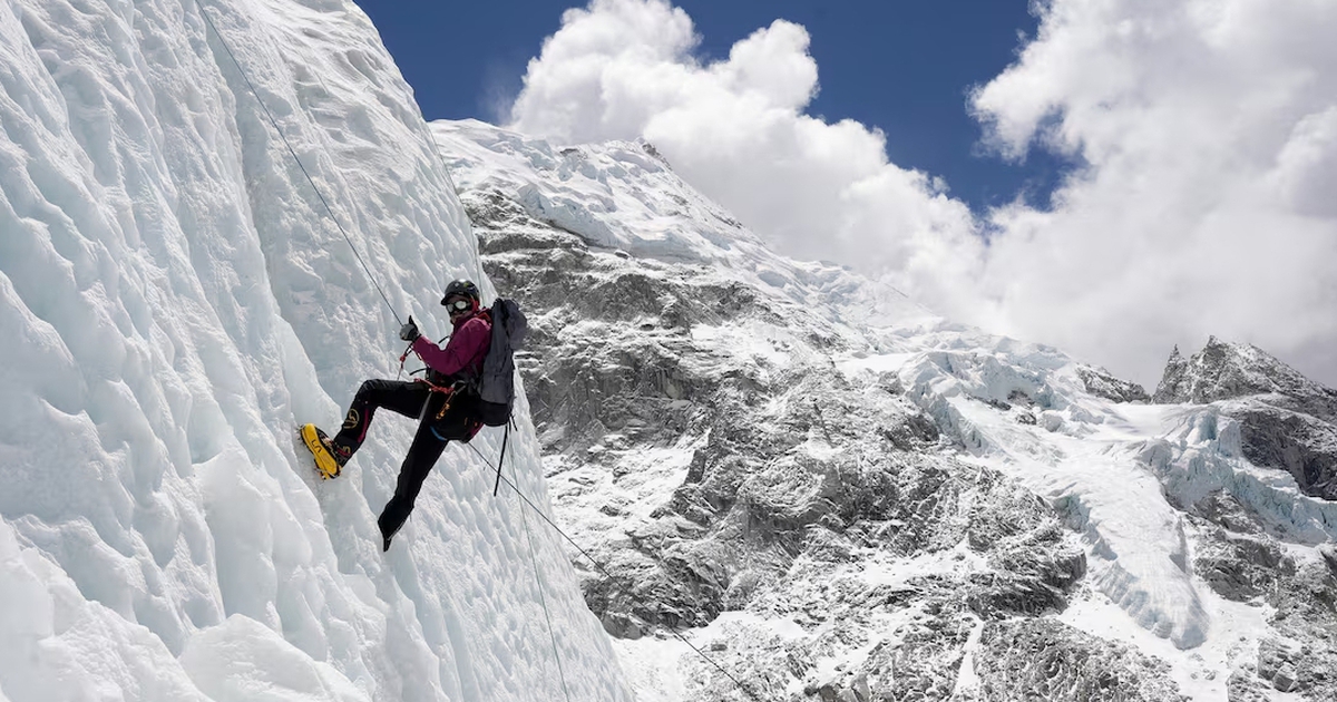 Phanh phui đường dây 'đầu độc' du khách leo núi Everest, trục lợi bảo hiểm