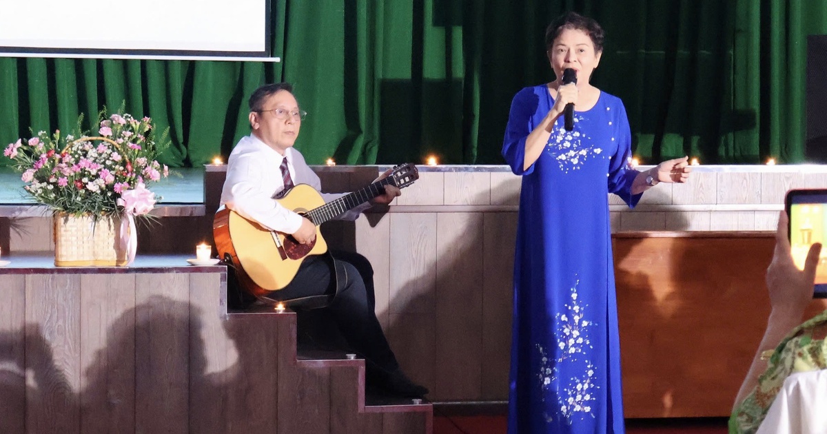 Nghe bác sĩ hát giữa bệnh viện, bệnh nhân tai biến nói ‘Tôi thấy ấm lòng!"