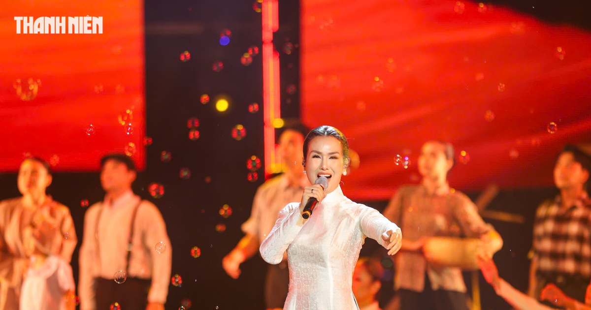 Đan Trường, Võ Hạ Trâm hát mừng Ngày thống nhất đất nước giữa hàng ngàn khán giả