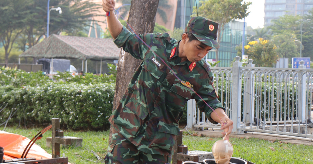 Trận địa pháo hoa TP.HCM trước giờ khai hỏa mừng đại lễ 30.4