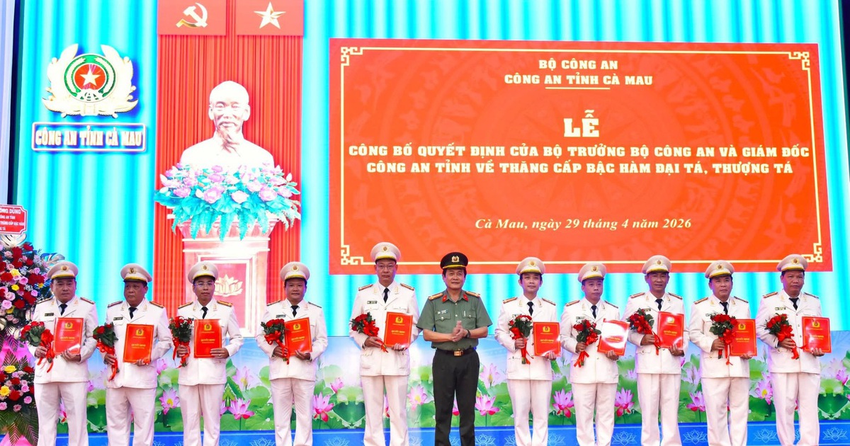 114 sĩ quan Công an tỉnh Cà Mau được thăng cấp hàm