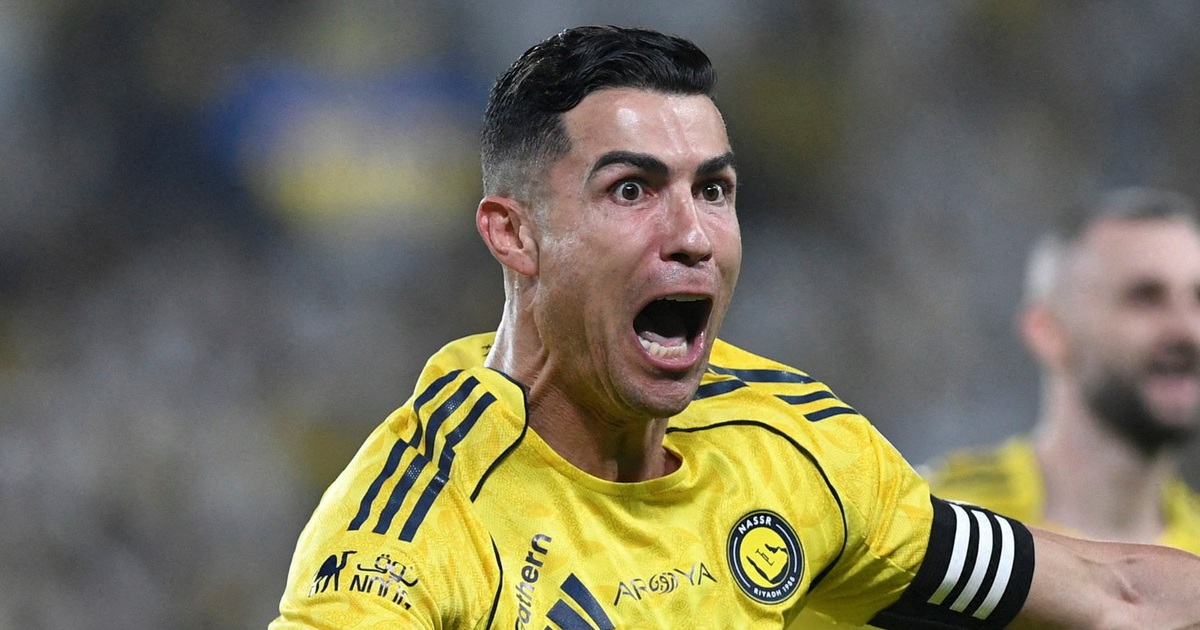 Ronaldo đáp trả cực gắt CĐV đối phương, cách chức vô địch 2 chiến thắng nữa