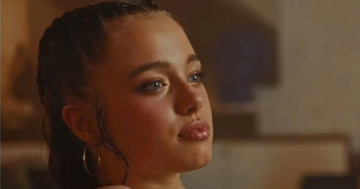 Con gái 19 tuổi của Angelina Jolie 'gây sốt' tại Hàn Quốc