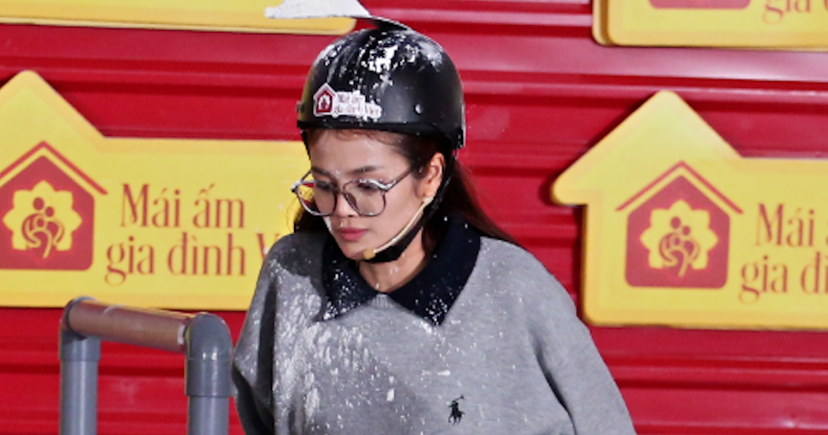 Nữ ca sĩ từng giành giải á hậu, 'bất chấp hình tượng' trong show thực tế