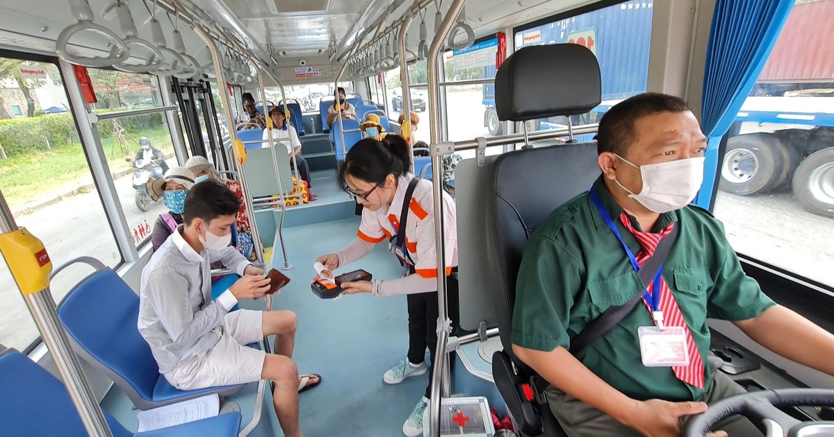Lăng k&iacute;nh bạn đọc: Mong đợi xe bu&yacute;t miễn ph&iacute;, chất lượng, đ&uacute;ng giờ