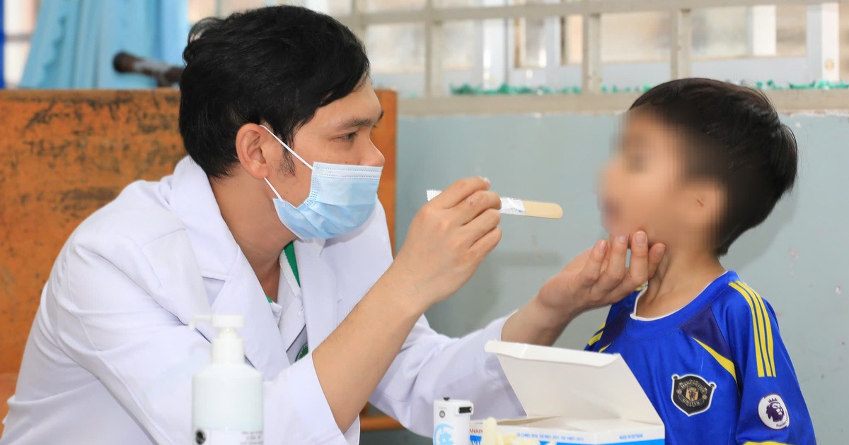 Bệnh viện Nhi đồng 2 tầm soát tim bẩm sinh cho 500 trẻ em tại xã Phú Giáo