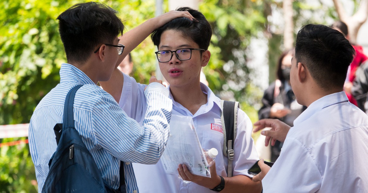 Thi đánh giá năng lực: Thí sinh rối bời vì lỗi chính tả, logarit và vua Lê