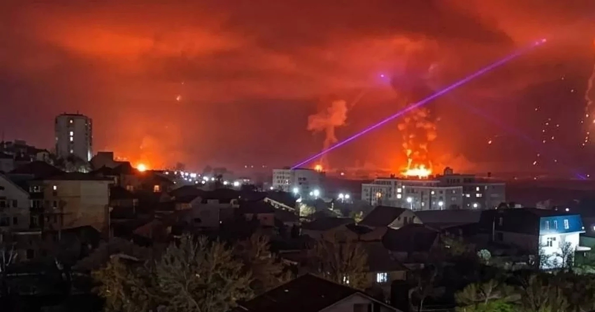 Chiến sự Ukraine ng&agrave;y 1.503: Kyiv tấn c&ocirc;ng lớn v&agrave;o cảng dầu, t&agrave;u chiến Nga