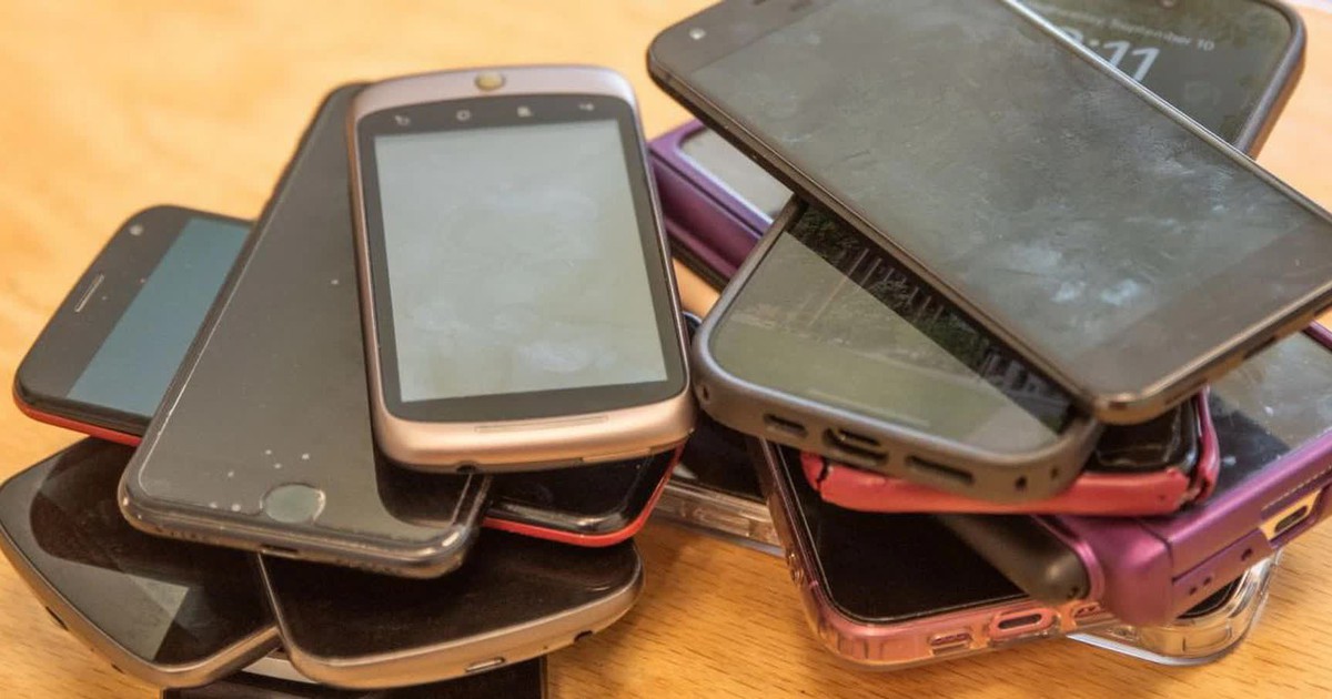 Nguy cơ tiềm tàng với điện thoại cũ cất giữ trong nhà