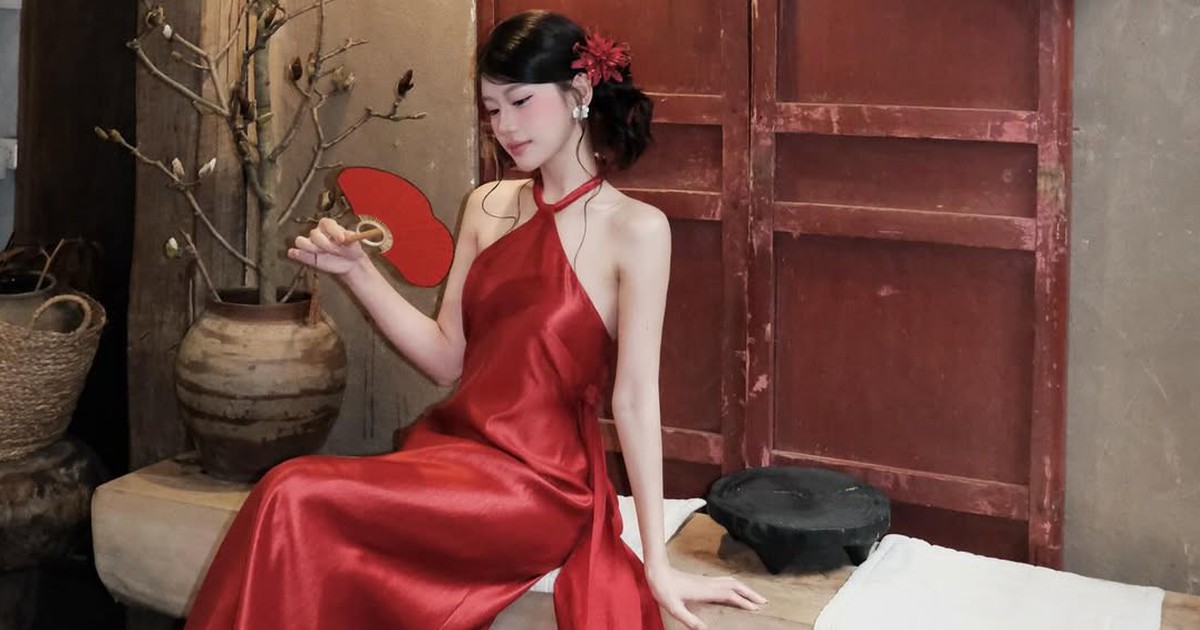 Váy satin tối giản, mang phong cách sang trọng thầm lặng